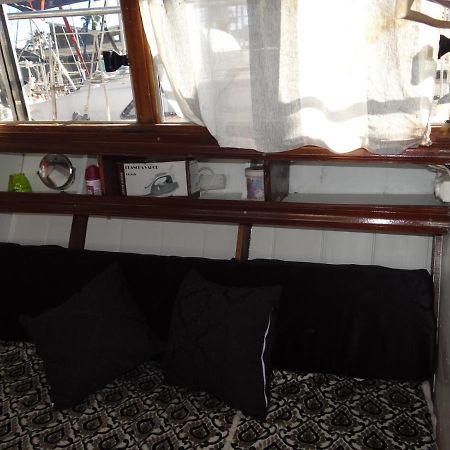 فندق Precioso Barco En Barcelona بادالونا المظهر الخارجي الصورة