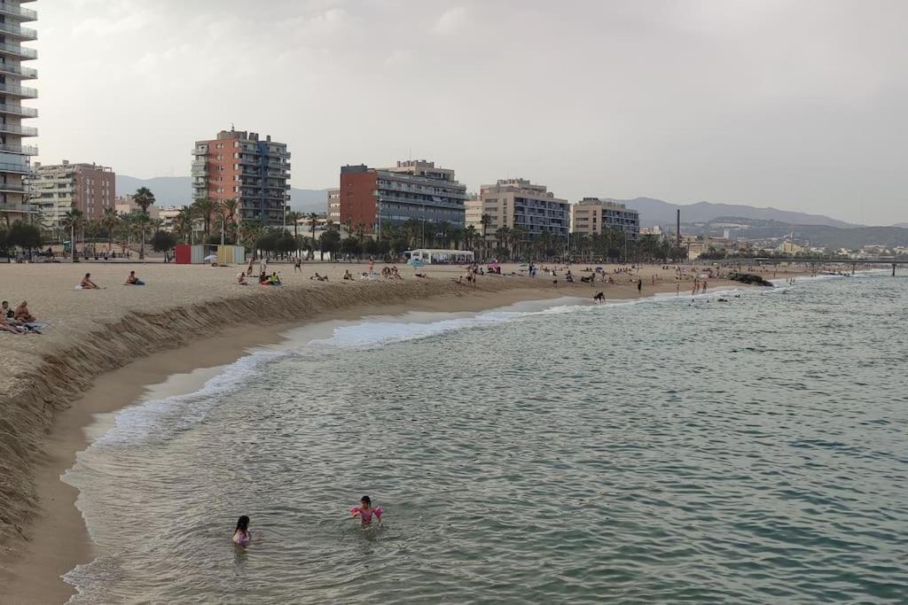 فندق Precioso Barco En Barcelona بادالونا المظهر الخارجي الصورة