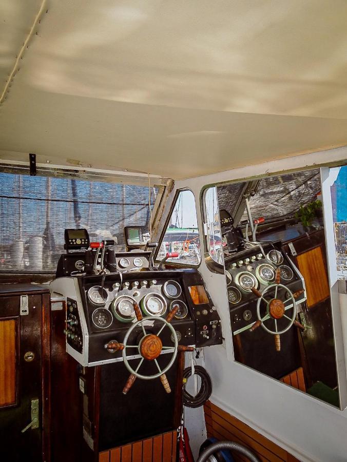 فندق Precioso Barco En Barcelona بادالونا المظهر الخارجي الصورة